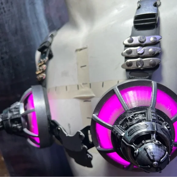 Futuristic Pink LED Bra - Picture 5 of 9